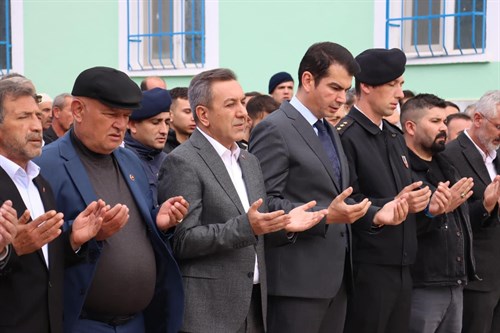 Kaymakamımız Mutlu KÖKSAL, şehidimiz Bayhan Köse'nin vefat eden babası Zülfikar Köse’nin cenaze namazına iştirak etti. 